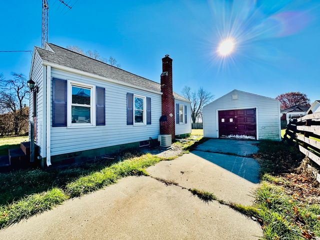 303 E 1st Street, Cedar Point, IL 61316