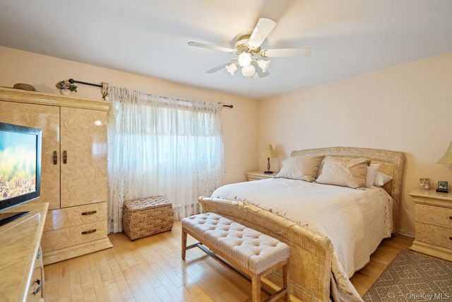 91 15th Avenue, West Babylon, NY 11704