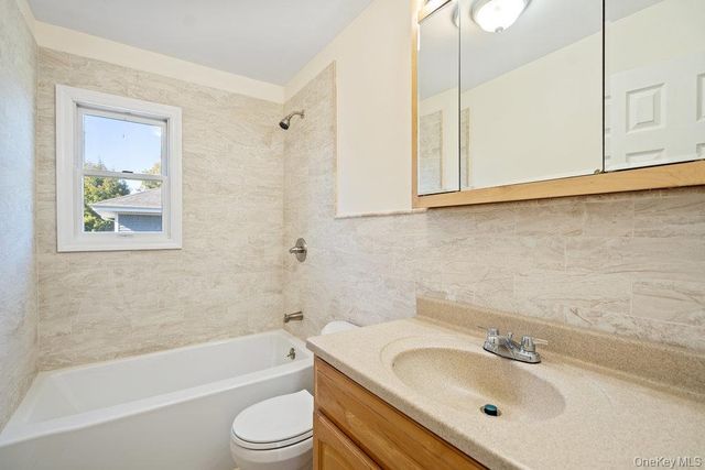 91 15th Avenue, West Babylon, NY 11704