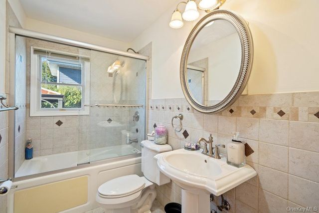 91 15th Avenue, West Babylon, NY 11704