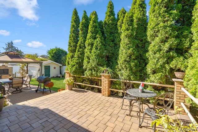 91 15th Avenue, West Babylon, NY 11704