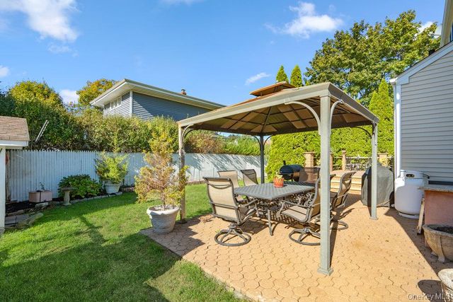 91 15th Avenue, West Babylon, NY 11704