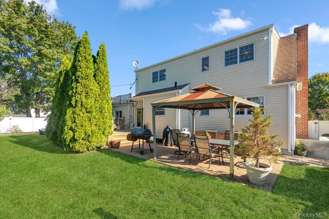 91 15th Avenue, West Babylon, NY 11704