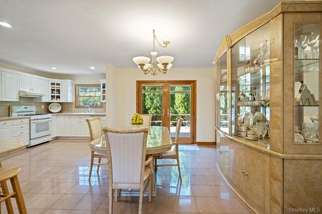 91 15th Avenue, West Babylon, NY 11704