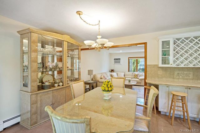 91 15th Avenue, West Babylon, NY 11704