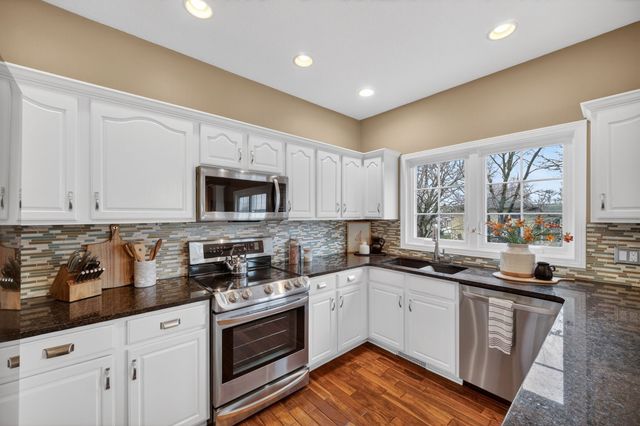 8413 Barnham Drive, Johnston, IA 50131