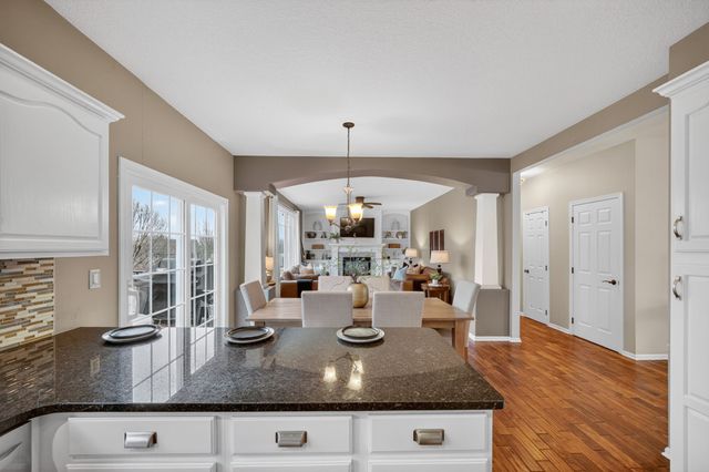 8413 Barnham Drive, Johnston, IA 50131