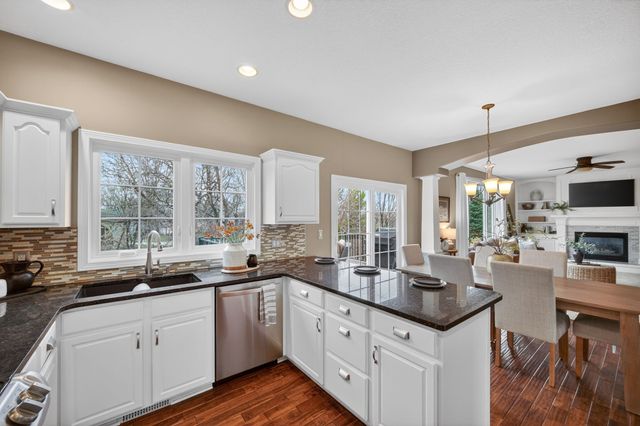 8413 Barnham Drive, Johnston, IA 50131