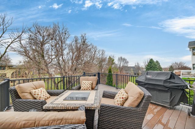 8413 Barnham Drive, Johnston, IA 50131