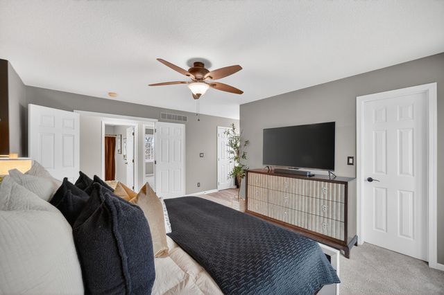 8413 Barnham Drive, Johnston, IA 50131