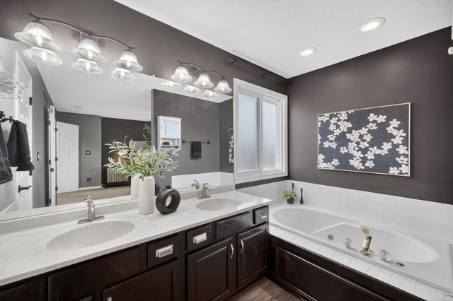 8413 Barnham Drive, Johnston, IA 50131