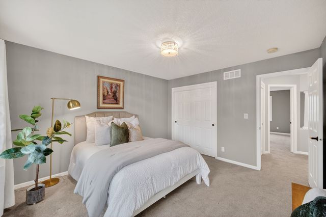 8413 Barnham Drive, Johnston, IA 50131