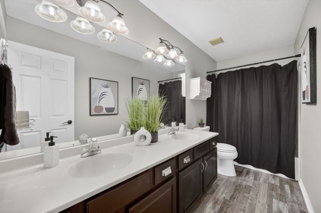 8413 Barnham Drive, Johnston, IA 50131