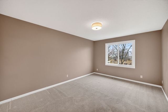 8413 Barnham Drive, Johnston, IA 50131