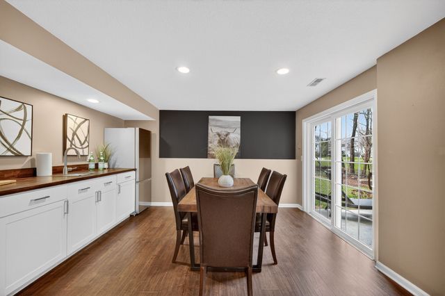 8413 Barnham Drive, Johnston, IA 50131