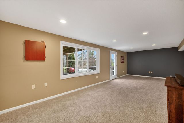 8413 Barnham Drive, Johnston, IA 50131