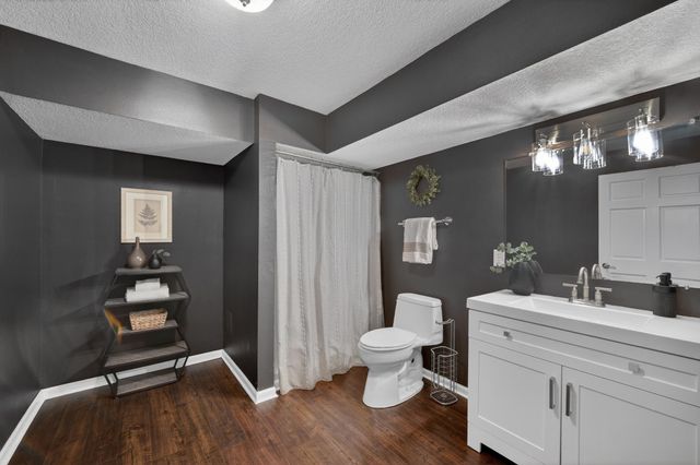 8413 Barnham Drive, Johnston, IA 50131