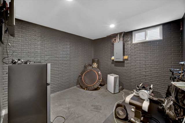 8413 Barnham Drive, Johnston, IA 50131