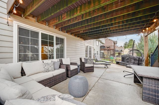 8413 Barnham Drive, Johnston, IA 50131