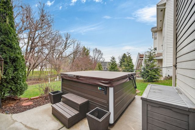 8413 Barnham Drive, Johnston, IA 50131