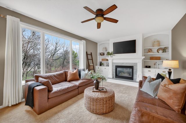 8413 Barnham Drive, Johnston, IA 50131