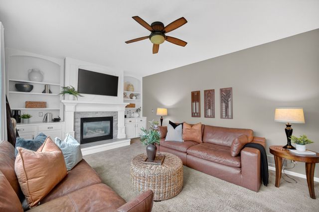 8413 Barnham Drive, Johnston, IA 50131