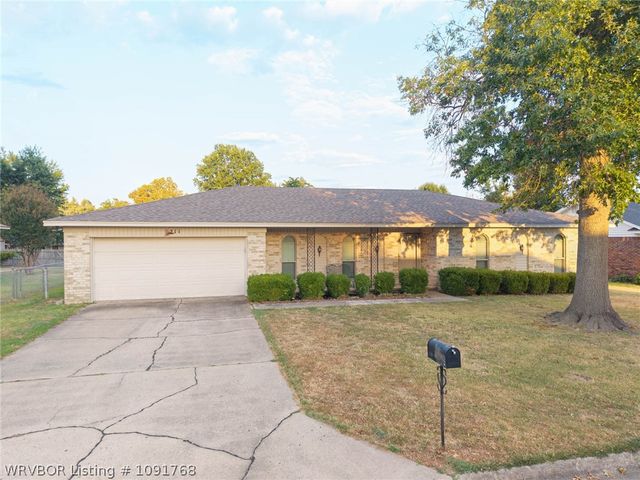 8211 Clover Drive, Fort Smith, AR 72908