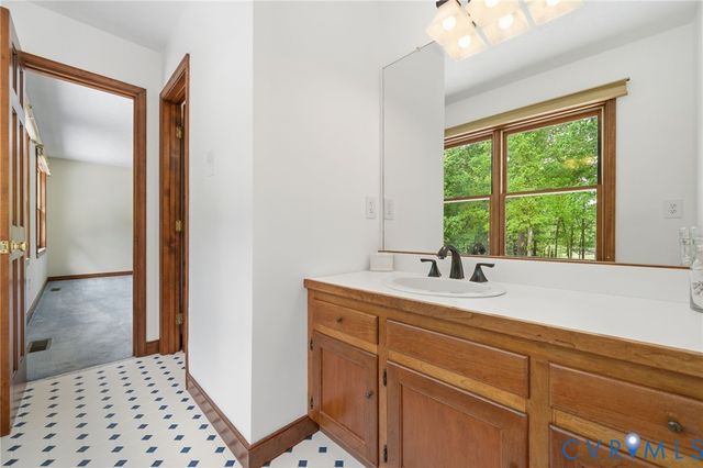 3029 Oxford Dr, Sutherland, VA 23885