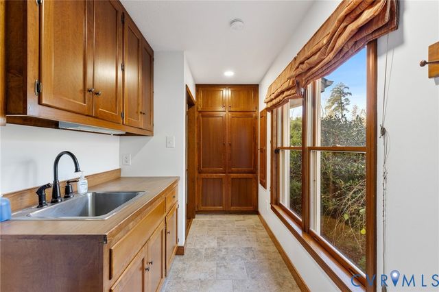 3029 Oxford Dr, Sutherland, VA 23885