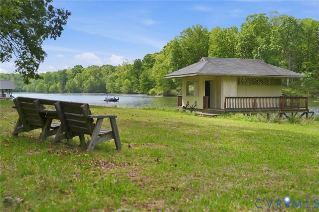 3029 Oxford Dr, Sutherland, VA 23885