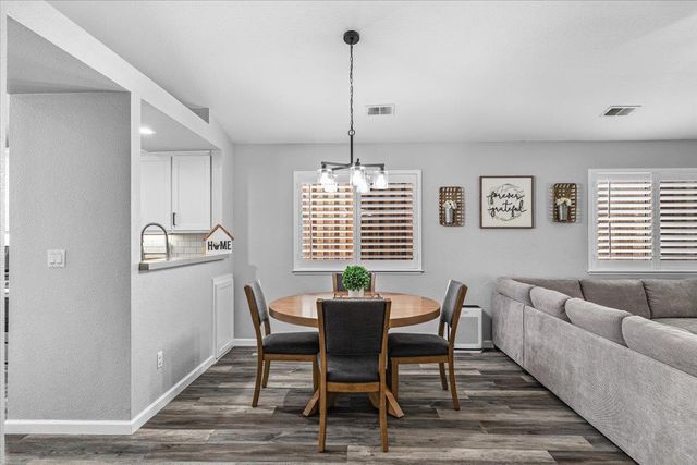 6066 Creek Bend Dr, Riverbank, CA 95367