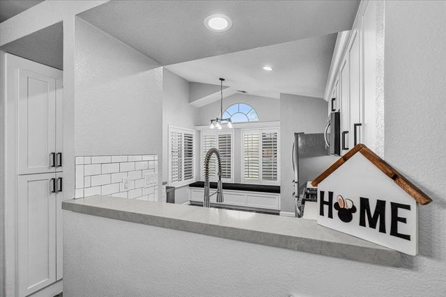 6066 Creek Bend Dr, Riverbank, CA 95367