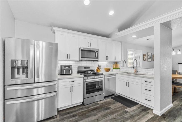 6066 Creek Bend Dr, Riverbank, CA 95367