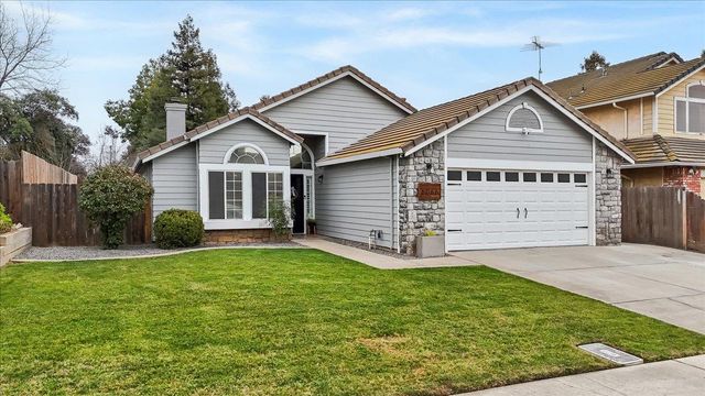 6066 Creek Bend Dr, Riverbank, CA 95367