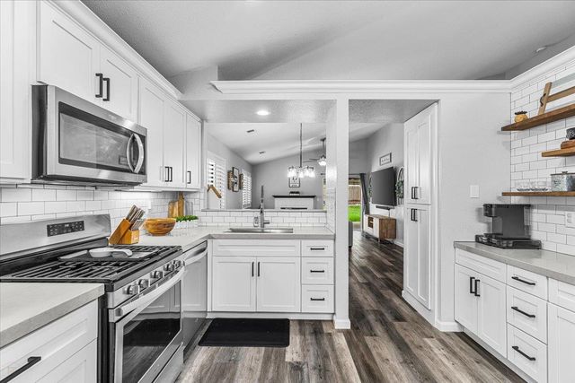 6066 Creek Bend Dr, Riverbank, CA 95367