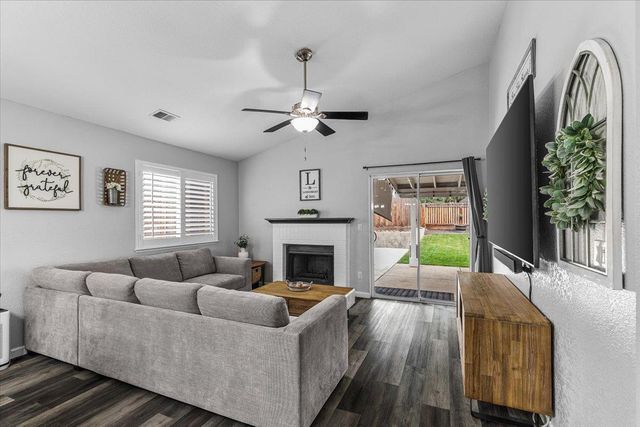 6066 Creek Bend Dr, Riverbank, CA 95367