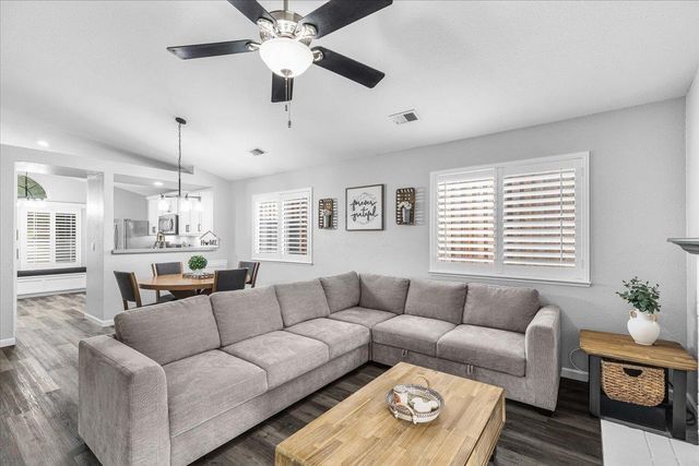 6066 Creek Bend Dr, Riverbank, CA 95367