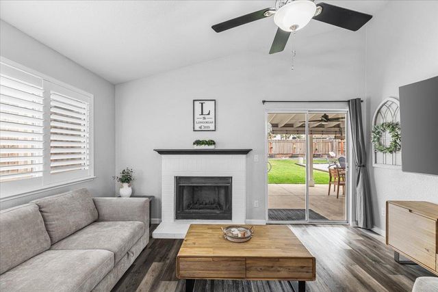 6066 Creek Bend Dr, Riverbank, CA 95367