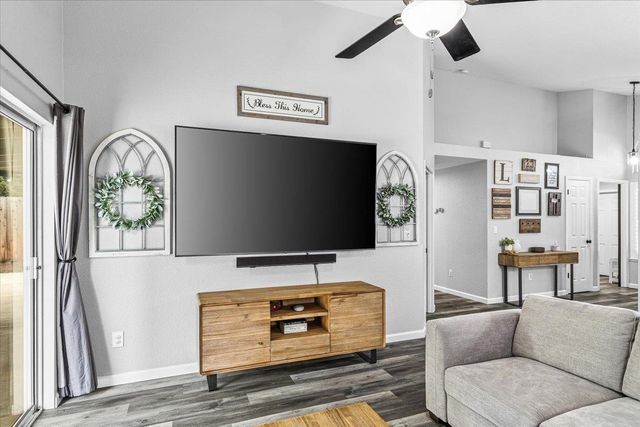 6066 Creek Bend Dr, Riverbank, CA 95367