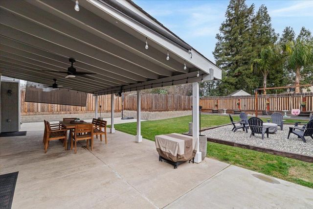 6066 Creek Bend Dr, Riverbank, CA 95367