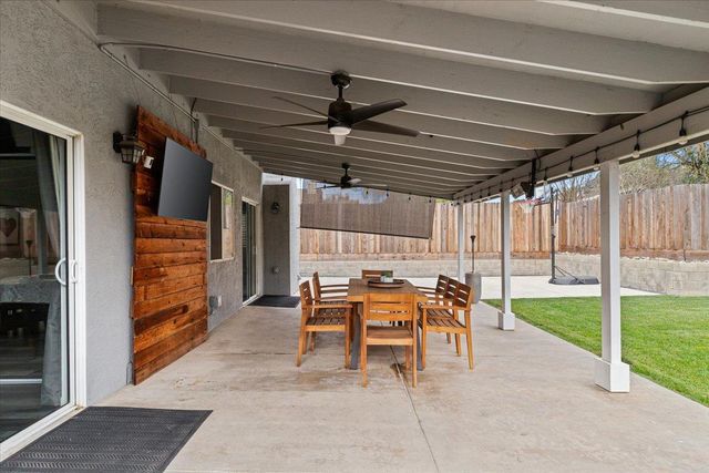 6066 Creek Bend Dr, Riverbank, CA 95367