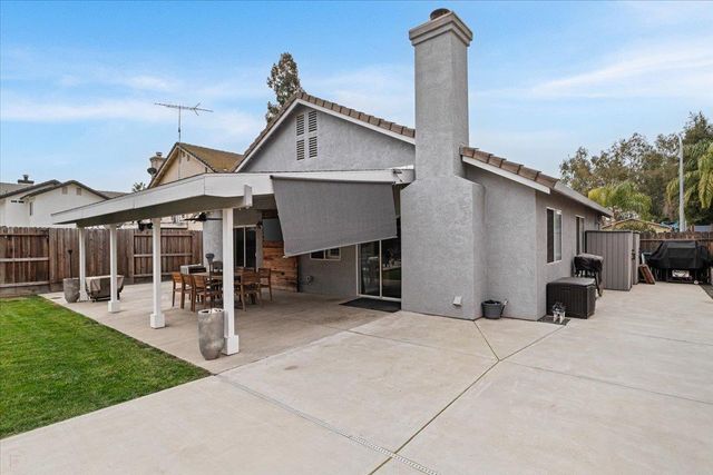 6066 Creek Bend Dr, Riverbank, CA 95367