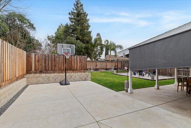 6066 Creek Bend Dr, Riverbank, CA 95367