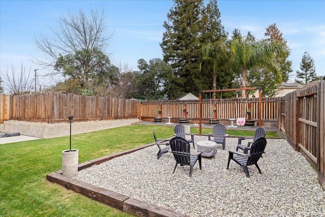 6066 Creek Bend Dr, Riverbank, CA 95367