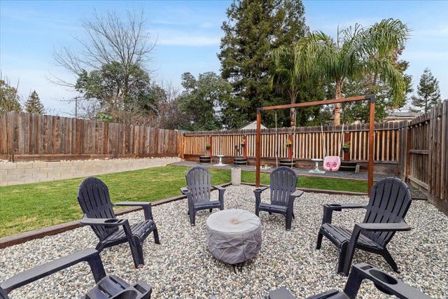 6066 Creek Bend Dr, Riverbank, CA 95367