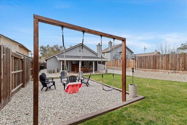 6066 Creek Bend Dr, Riverbank, CA 95367