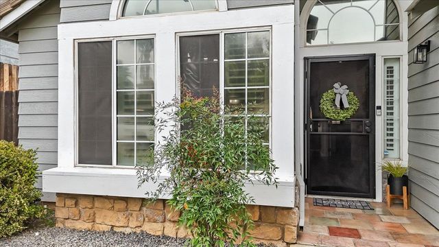 6066 Creek Bend Dr, Riverbank, CA 95367