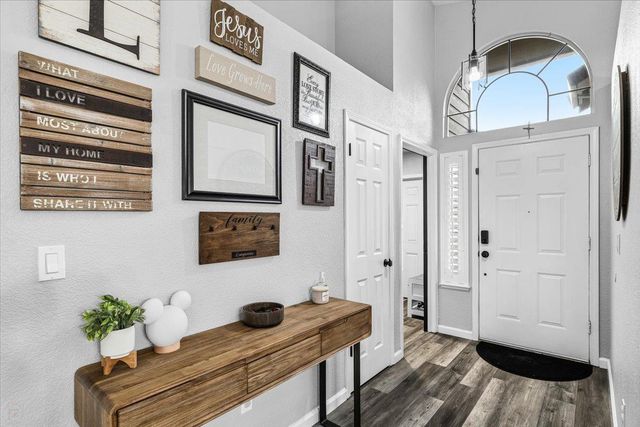 6066 Creek Bend Dr, Riverbank, CA 95367