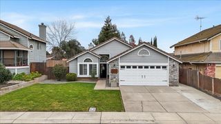 6066 Creek Bend Dr, Riverbank, CA 95367