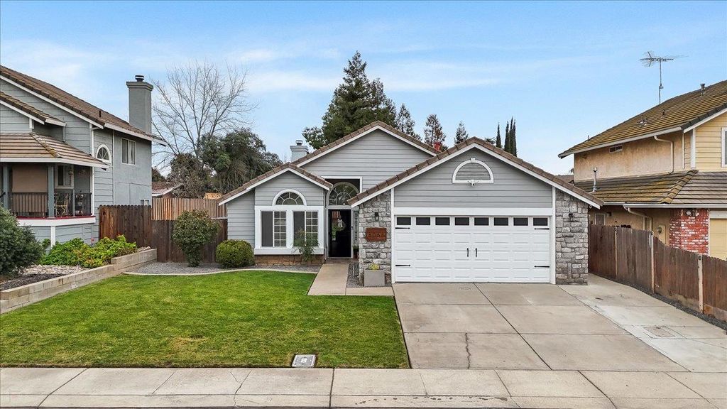 6066 Creek Bend Dr, Riverbank, CA 95367